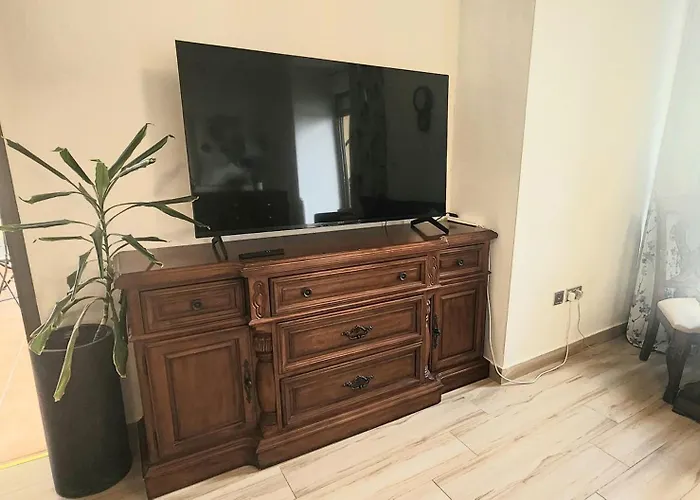 Huge Studio With Full Kitchen