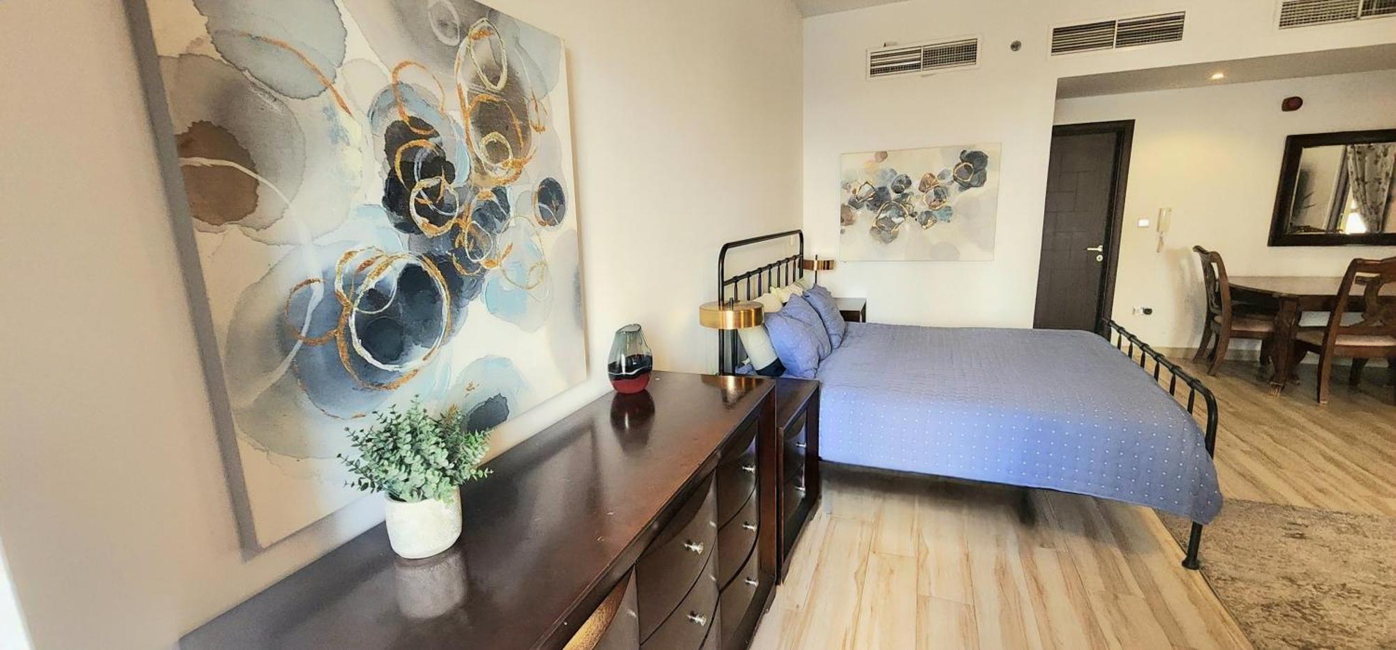 Huge With Full Kitchen * Dubai