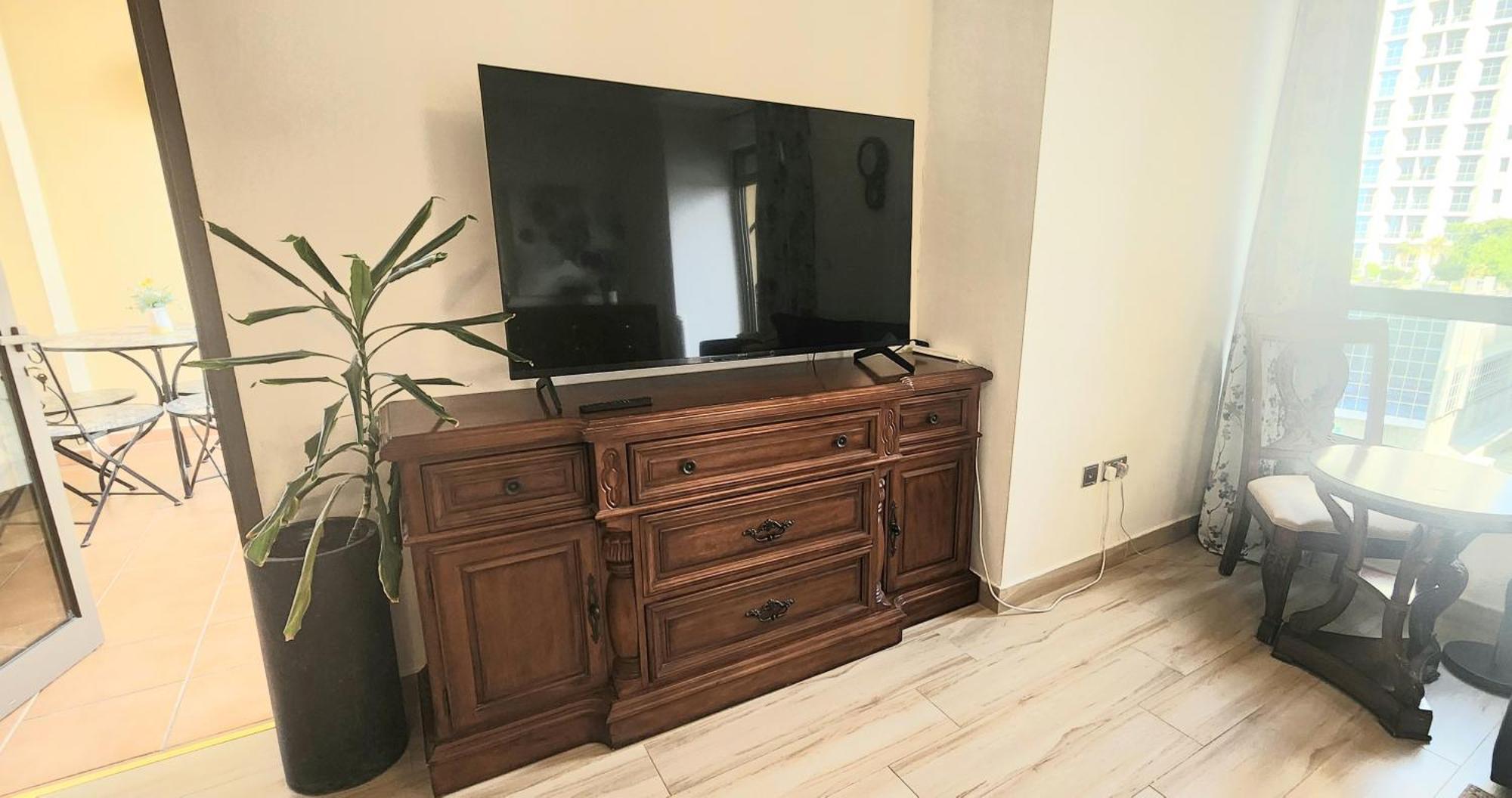 Apartment Huge With Full Kitchen Dubai